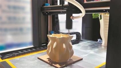 外商看廣交會上的'高新尖' 3D打印碗碟玩出花，隧道里燒出'金屬瓷'陶瓷制品